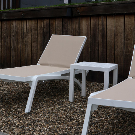 Комплект із 2 шезлонгів Siesta Pacific +  Стіл Siesta Ocean Side Table - White Taupe2