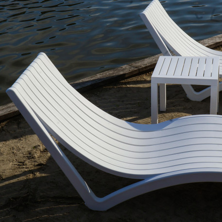 Комплект із 2 шезлонгів Siesta Slim +  Стіл Siesta Ocean Side Table - White1